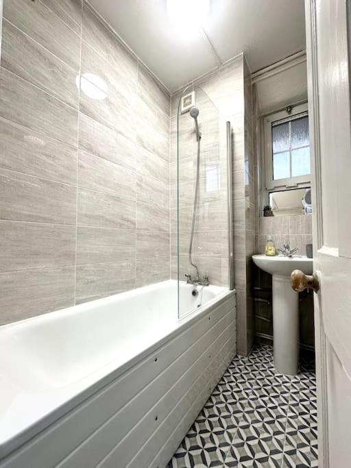 Quirky 3 Bedroom Flat In Shoreditch Londra Esterno foto